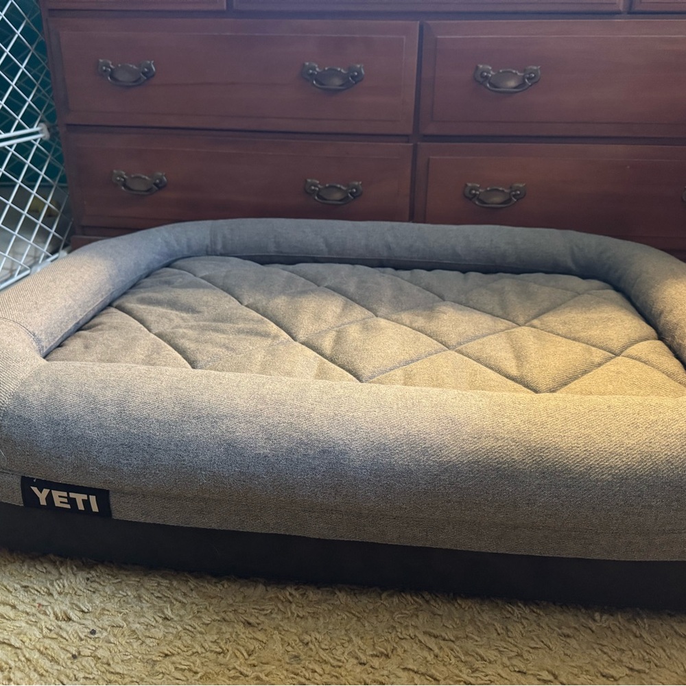 YETI Trailhead Dog Bed